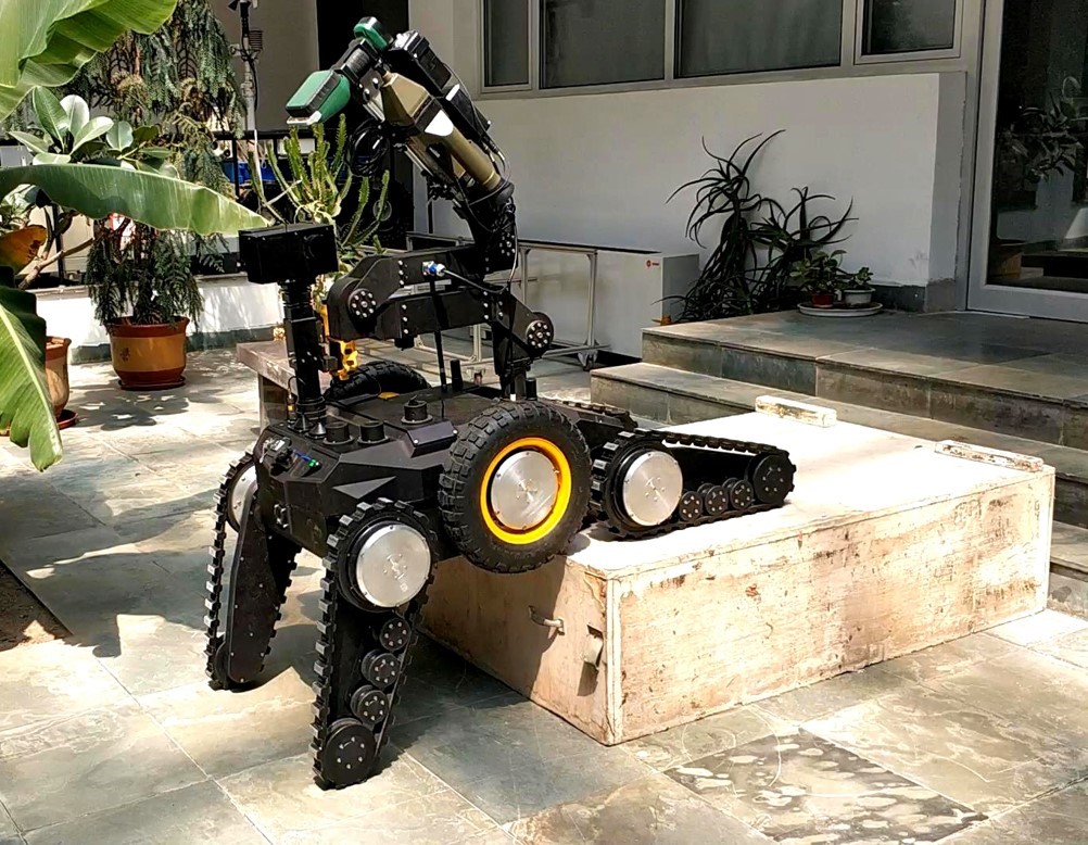 沈陽自動化所研制出復合式排爆機器人“天蝎